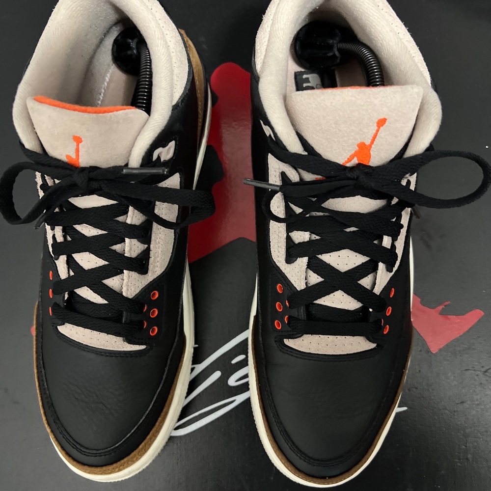 Like new Jordan 3’s Desert Elephant sz 11.